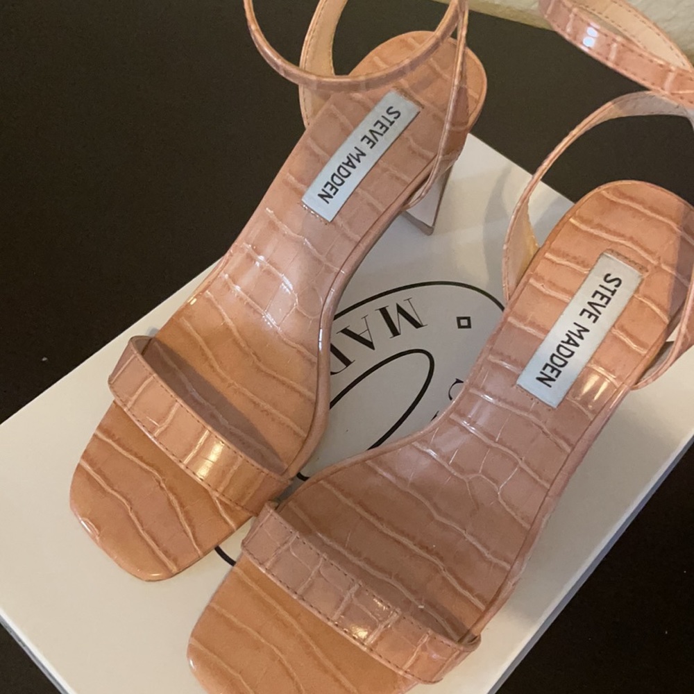 Heels - Picture 2 of 3